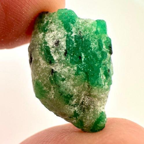 Smaragd Ruw - Hoogte: 22 mm - Breedte: 16 mm- 4.73 g - (1), Verzamelen, Mineralen en Fossielen