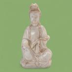 grote geknielde Kuan Yin met ruyi scepter - eerste helft 20e