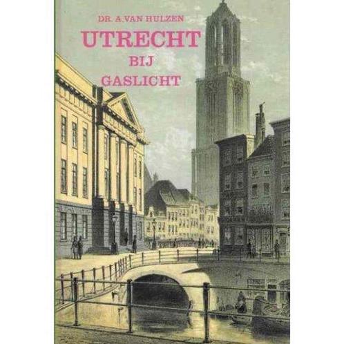 Utrecht bij gaslicht 9789023304166 Dr. A. van Hulzen, Boeken, Overige Boeken, Zo goed als nieuw, Verzenden