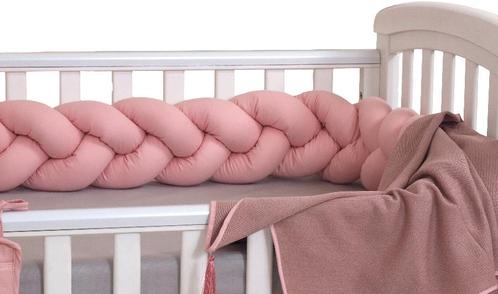 MamaLoes Amy Pure Roze 210 cm Braided Bedbumper 80074, Kinderen en Baby's, Kinderkamer | Beddengoed, Nieuw, Verzenden