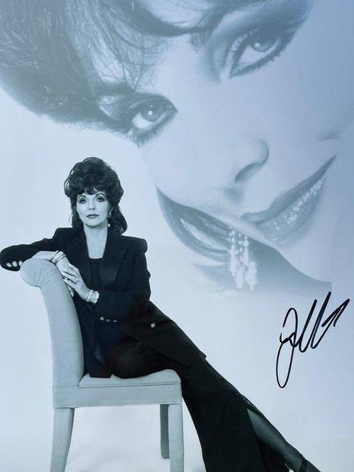 TV and Film Legend - Signed by Dame Joan Collins, Verzamelen, Film en Tv