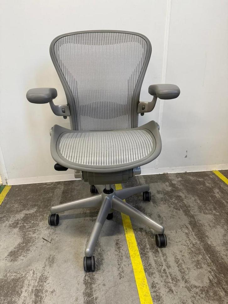 Refurbished Herman Miller Aeron Titanium, Huis en Inrichting, Bureaustoelen, Bureaukruk, Wit, Zo goed als nieuw, Ergonomisch, Verzenden
