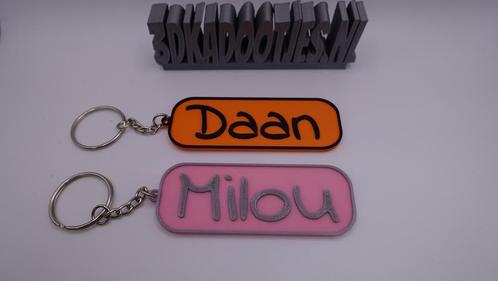 Sleutelhangers met naam – Onmisbaar - Zelf personaliseren, Sieraden, Tassen en Uiterlijk, Tassen | Sporttassen, Nieuw, Verzenden
