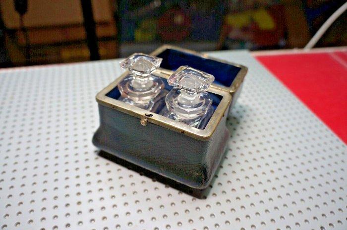 Parfumfles - Glas, Leder, Antiek en Kunst, Antiek | Overige Antiek