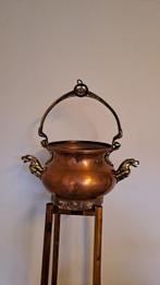 Pot - haardketel - Koper - messing leeuwenkopjes