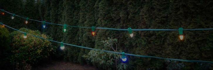 Prikkabel / feestverlichting te huur 50 of 100 meter lengte., Hobby en Vrije tijd, Feestartikelen | Verhuur, Nieuw, Ophalen