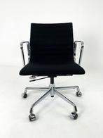 Vitra - Charles & Ray Eames - Stoel - EA118 - Aluminium,