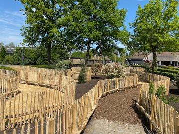 Kastanje hekwerk hout robinia palen afrastering vlechtscherm