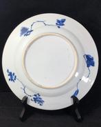 Bord met jongen - Porselein - China - Kangxi (1662-1722), Antiek en Kunst
