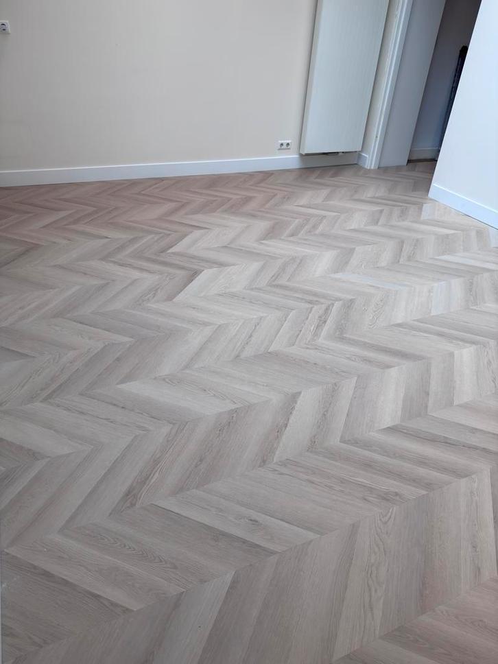 VLOERENLEGGER,VLOERLEGGER,STOFFEERDER PVC LAMINAATLEGGGER., Diensten en Vakmensen, Vloerleggers en Parketteurs, Houten vloeren