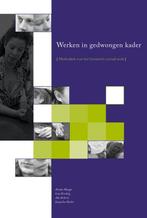 Werken in gedwongen kader 9789088504242, Boeken, Schoolboeken, Zo goed als nieuw