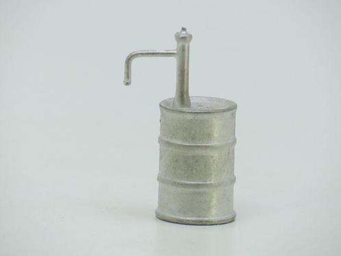 GS Brandstof / Olie vat met pomp (1:22,5, Figuren, Scenery), Hobby en Vrije tijd, Modelbouw | Figuren en Diorama's, Nieuw, Ophalen of Verzenden
