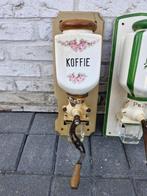 Koffiemolen (3) - Hout, Metaal, Porselein