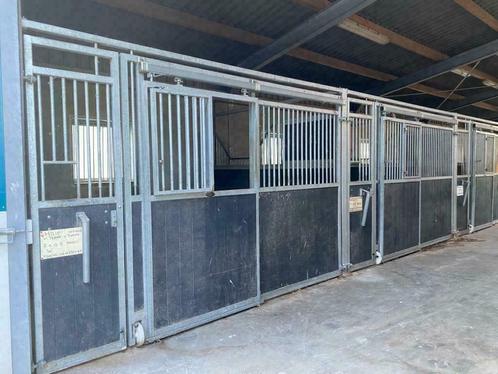 GEZOCHT | Stalwanden | Paarden boxen | Stallen |, Dieren en Toebehoren, Stalling en Weidegang, Opfok, Stalling, Weidegang, Toebehoren