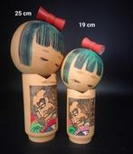Suigai Sato - Beeldje, Twee mooie kokeshi met daruma, Antiek en Kunst