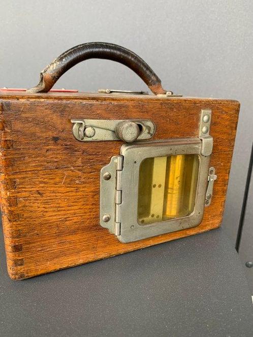 Klok - Hout - 1940-1950, Antiek en Kunst, Antiek | Wandborden en Tegels