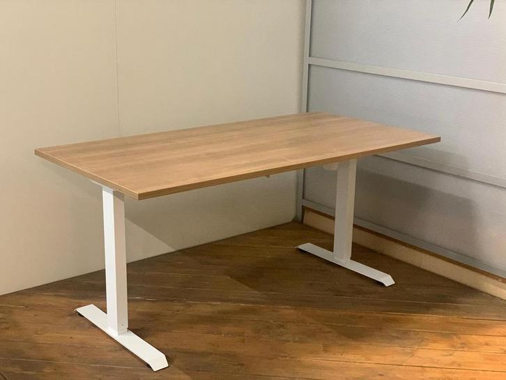 Verstelbaar Bureau - Wit Onderstel - Havanna Bureaublad, Huis en Inrichting, Bureaus, Nieuw, Elektrisch, In hoogte verstelbaar