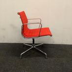 Design stoel, Vitra Eames EA 108, rood - chroom, Huis en Inrichting, Gebruikt, Stof, Ophalen of Verzenden, Eén