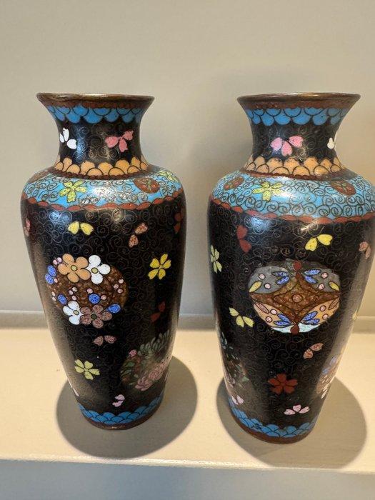 Pot (2) - brons met email - Meiji 2 Cloisonné vazen, Antiek en Kunst, Antiek | Overige Antiek