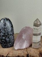 Shell Jaspis obelisk & Rozenkwarts en Merliniet sculpturen -
