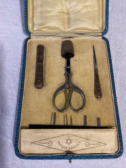 Naaiset - Nécessaire de couture (naaisterskistje of naaiset), Antiek en Kunst, Curiosa en Brocante
