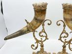 Decoratief ornament (2) - Frankrijk - Een paar hoorn des