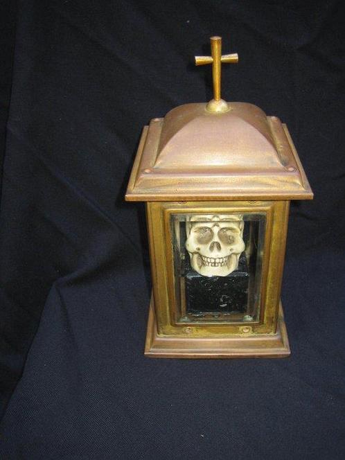 Memento Mori - Gesneden schedel in schrijn - 26 cm -, Antiek en Kunst, Kunst | Niet-Westerse kunst