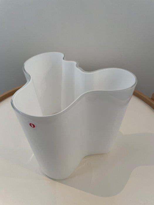 Iittala - Alvar Aalto - Vaas - Aalto (Savoy) - Glas, Antiek en Kunst, Antiek | Meubels | Stoelen en Banken