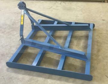 Egaliseerframe mini trekker beschikbaar voor biedingen