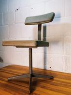 Stoel - Vintage industriële stoel - Staal, nepleer, Antiek en Kunst