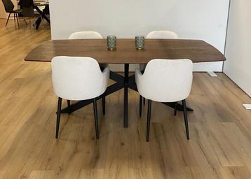 EETTAFEL RECHTHOEKIG 100 X 200 MET 4 EETKAMERSTOELEN STOELEN beschikbaar voor biedingen