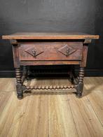 Middentafel - Walnoot - Antieke massief houten salontafel, Antiek en Kunst