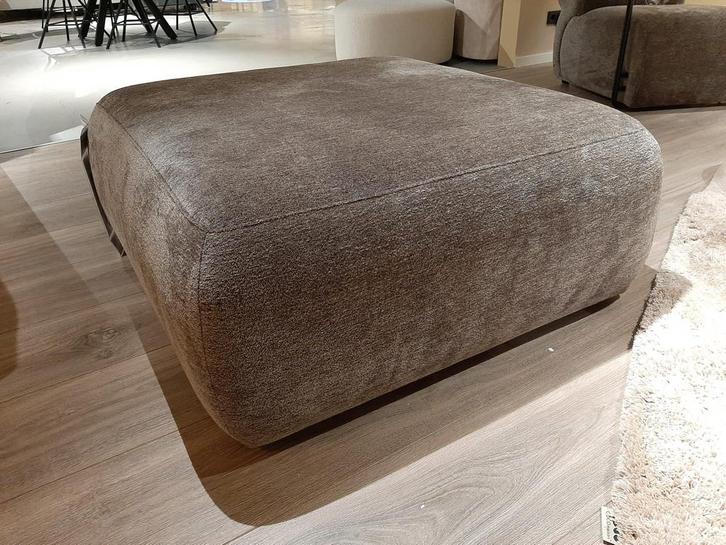 Hocker Brentino - 100x100cm **SHOWROOMMODEL**, Huis en Inrichting, Banken | Voetenbanken en Poefen, Nieuw