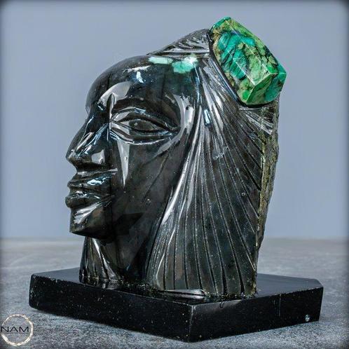 Natuurlijk smaragdgroen kristal houtsnijwerk- 1041.43 g, Verzamelen, Dierenverzamelingen