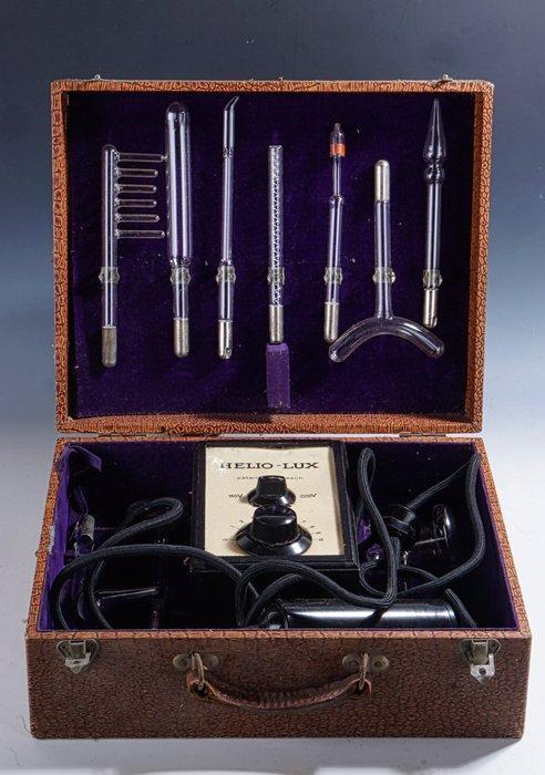 Helio-Lux - Medisch instrument - Hoog frequent apparaat met, Antiek en Kunst, Antiek | Wandborden en Tegels