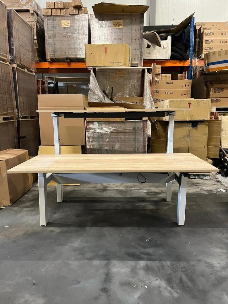 Gerenoveerd Steelcase Ology Duo Zit Sta Bureau, Huis en Inrichting, Bureaus, Stabureau, Zo goed als nieuw, Elektrisch, In hoogte verstelbaar