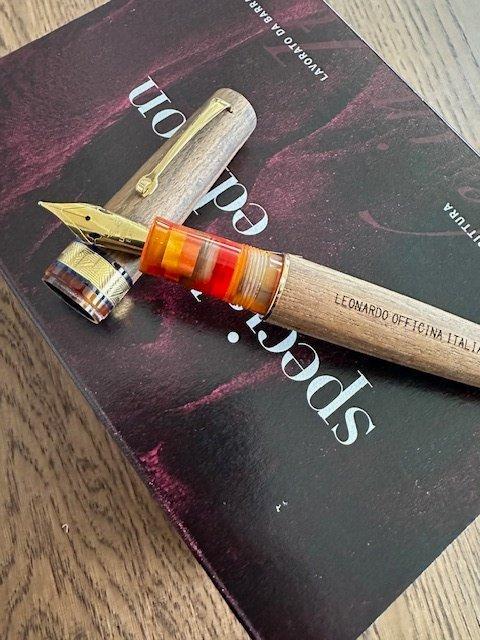 Leonardo Officina Italiana - MZG Legno di noce e resina, Verzamelen, Pennenverzamelingen