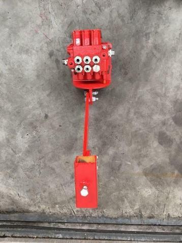 Ventielblok hydrauliek, 2x DW, 1x EW, houtklover beschikbaar voor biedingen