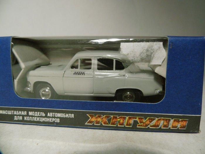 Onbekend 1:43 - Modelauto (2) - Volga GAZ - Lada 403 - Made, Hobby en Vrije tijd, Modelauto's | 1:5 tot 1:12