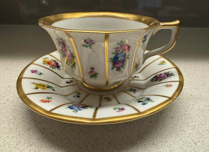 Royal Copenhagen - Kop en schotel - Henriette - Wit, Antiek en Kunst, Antiek | Glas en Kristal