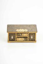 Doos - Een miniatuurgeisha make-up tansu set met