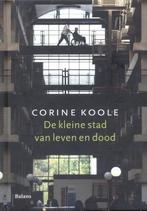 Kleine stad van leven en dood 9789460033773 Corine Koole, Verzenden, Zo goed als nieuw, Corine Koole
