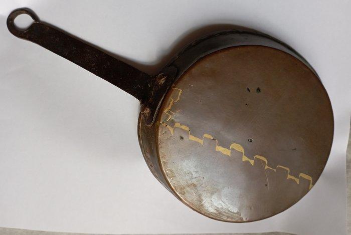cuivrerie de Villedieu les poêles - Kookpan - Koper, IJzer -, Antiek en Kunst, Antiek | Overige Antiek