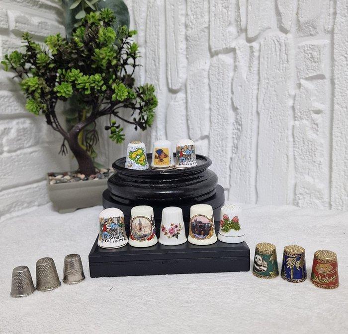 Lot of 14 Vintage Collectible Thimbles – Porcelain,, Antiek en Kunst, Curiosa en Brocante