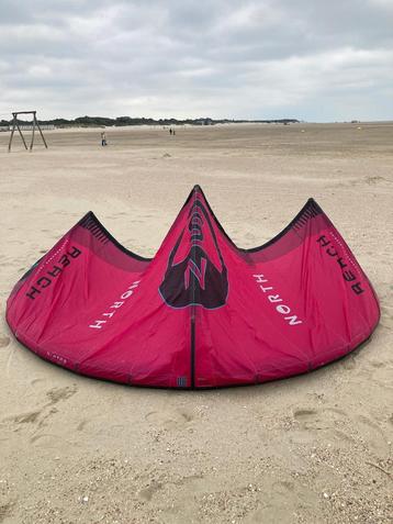 2025 North Reach Kite 8m Rubine Red R beschikbaar voor biedingen