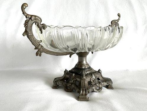 Antieke Fruitcoupe , met sierlijk voetstuk versierd met, Antiek en Kunst, Curiosa en Brocante