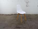Kantinestoel | Jong gebruikt | Witte kuip | Houten onderstel, Verzenden, Gebruikt