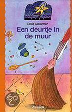 Een deurtje in de muur / Ster / 5-1 9789027629210, Boeken, Verzenden, Gelezen, D. Akkerman