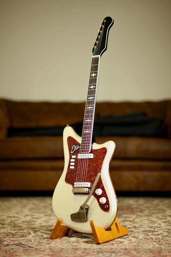 Eko 500 V2 Jazzmaster 1963 | Silver Sparkle, Muziek en Instrumenten, Snaarinstrumenten | Gitaren | Elektrisch