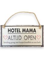 Metalen Wandbord - Hotel Mama - 30 x 15 cm - Beige, Huis en Inrichting, Woonaccessoires | Wanddecoraties, Nieuw, Verzenden